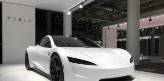 Tesla Cybercab 正式亮相:無方向盤設計與低於 3 萬美元定價成焦點